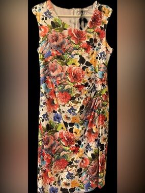 Teaberry Sleeveless Floral Midi Dress in Multicolor